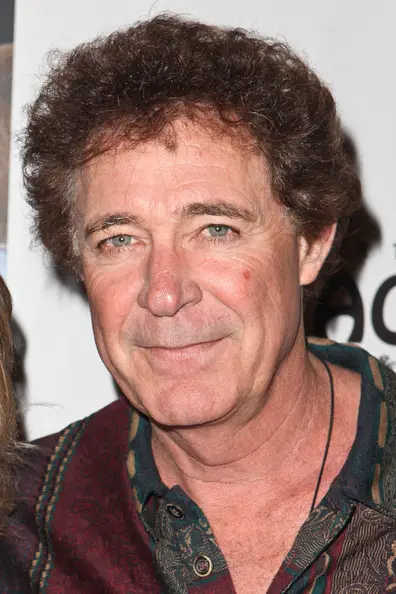 How tall is Barry Williams?